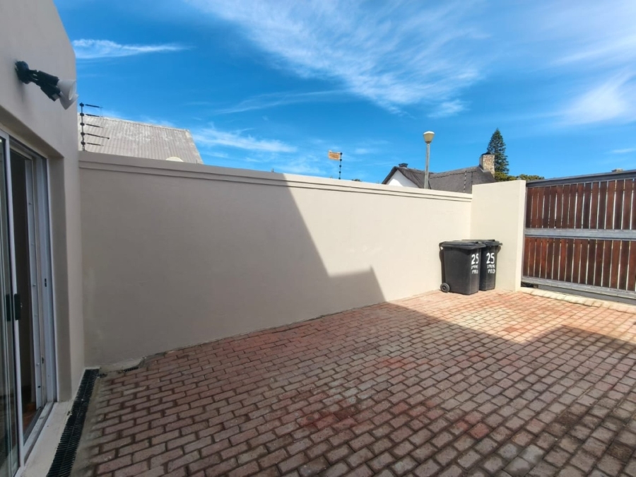 To Let 1 Bedroom Property for Rent in Westcliff Western Cape